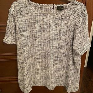 Worthington JC Penny size XL shirt- black and white print.